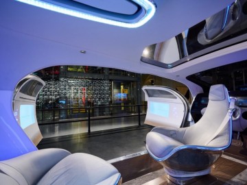 Futurystyczny Mercedes F 015 w Centrum Nauki Kopernik